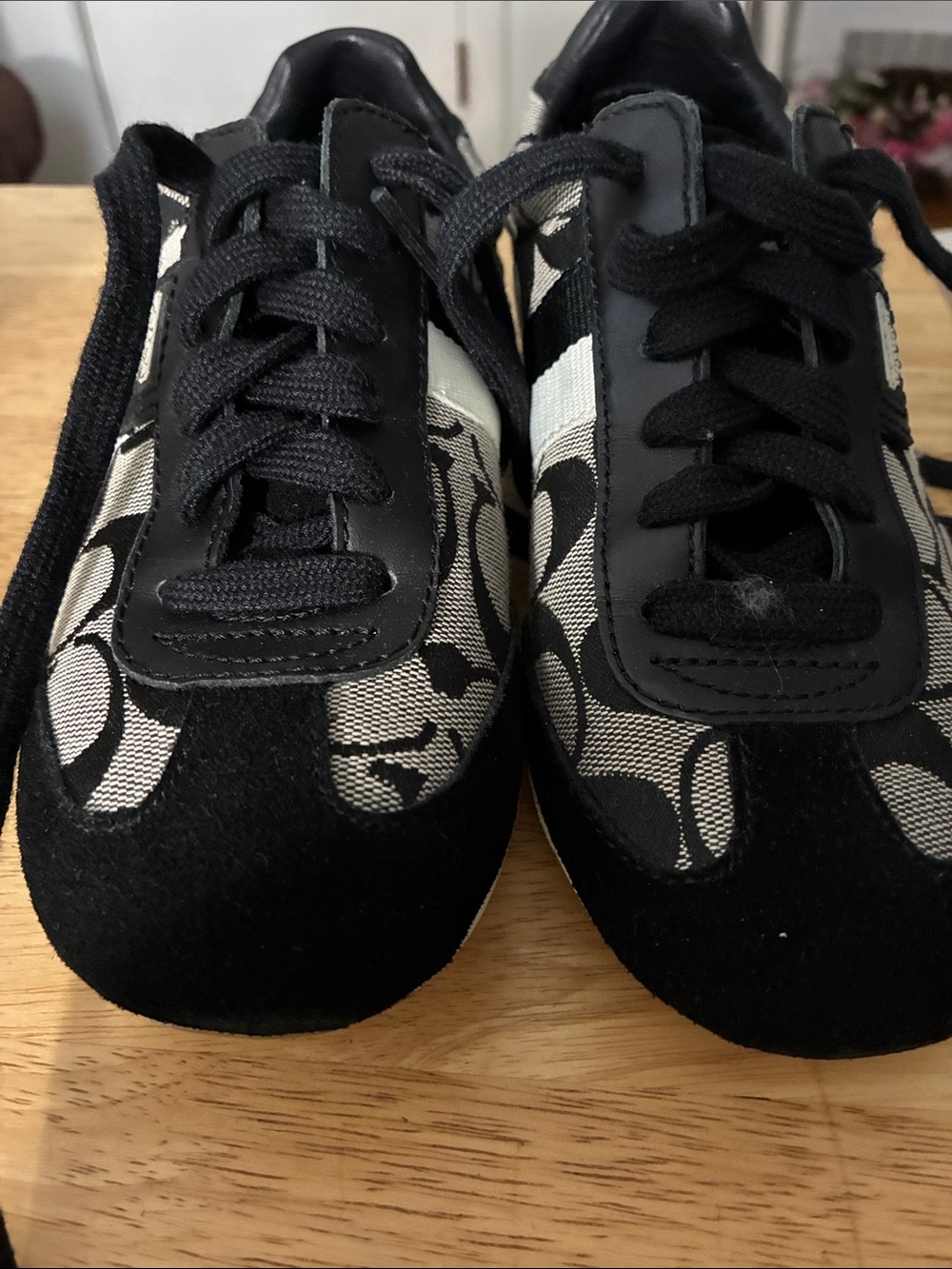Coach Black and Cream Signature Logo Sneakers New Size 5